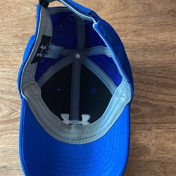 Under Armor Blue Velcro back hat YOUTH - Picture 4 of 4